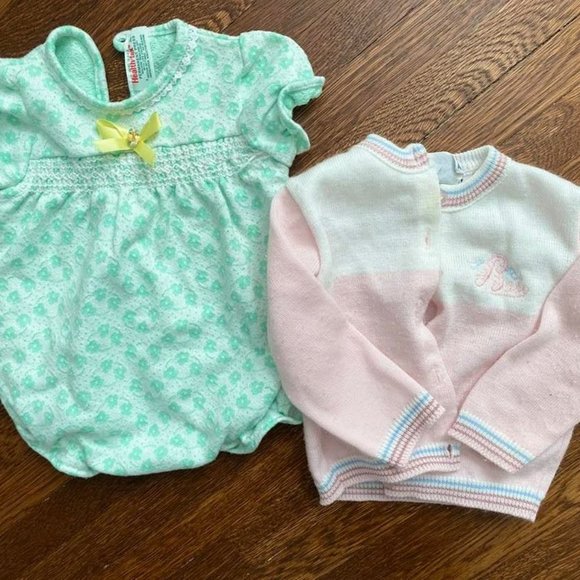 Vintage baby clothes: 6 mn old dress & sweater - Picture 3 of 3